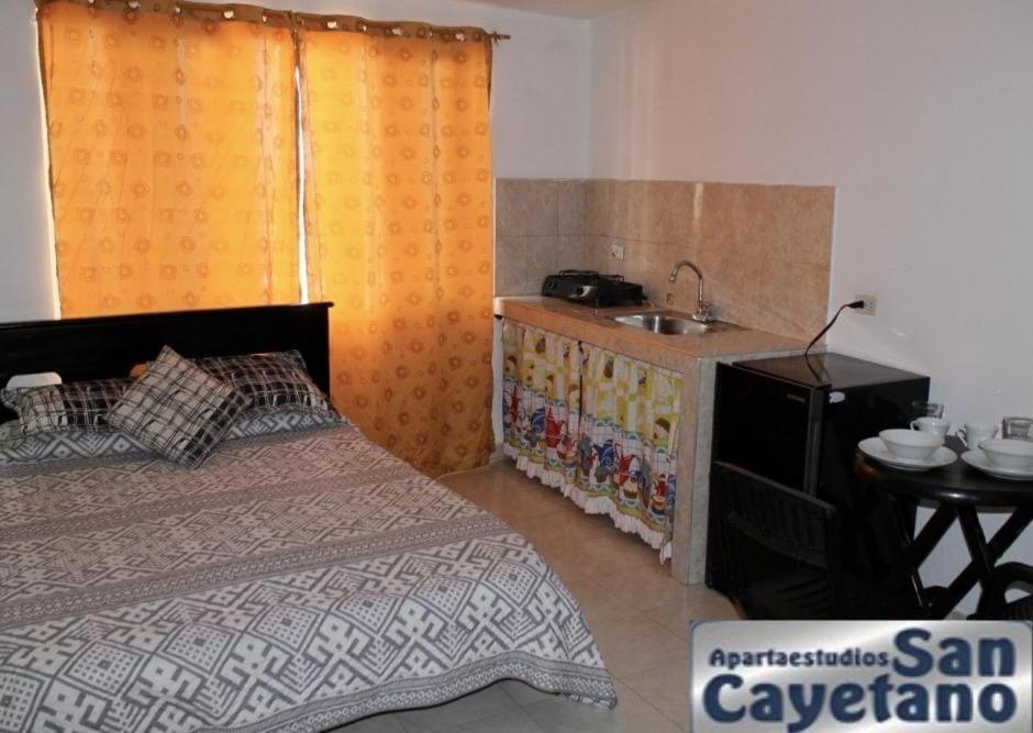 Apartaestudios San Cayetano Cali Extérieur photo