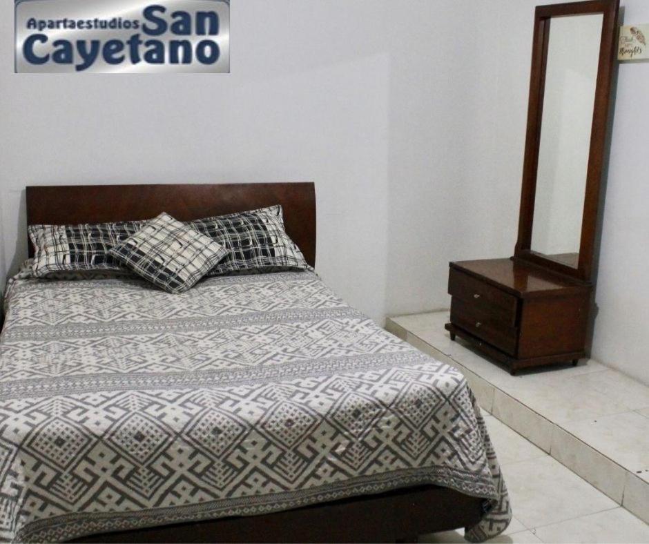 Apartaestudios San Cayetano Cali Extérieur photo