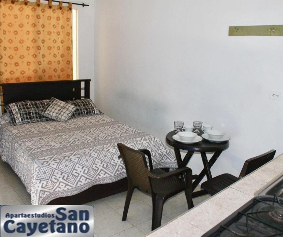 Apartaestudios San Cayetano Cali Extérieur photo