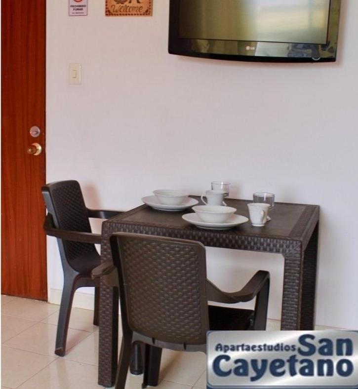 Apartaestudios San Cayetano Cali Extérieur photo